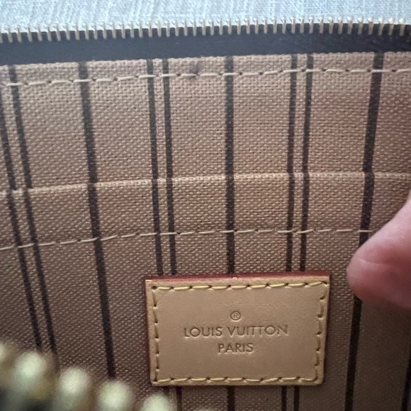 New authentic LV pochette - Picture 11 of 11